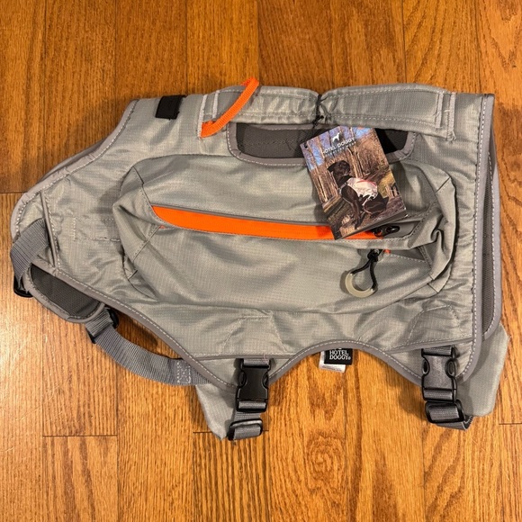 NWT Hotel Doggy Adventure Wear Hiking Backpack Grey Orange Size L - Picture 1 of 6